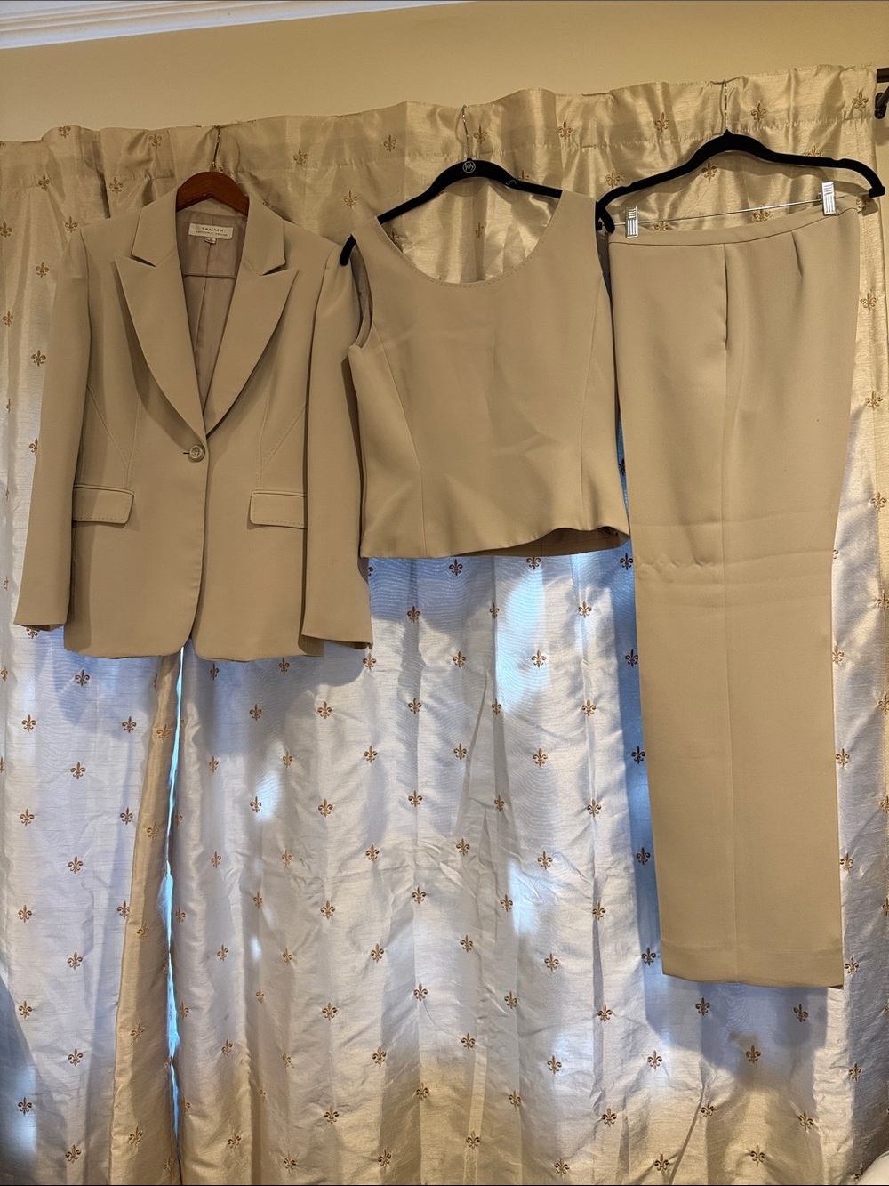 Three pieces TAHARI Suit